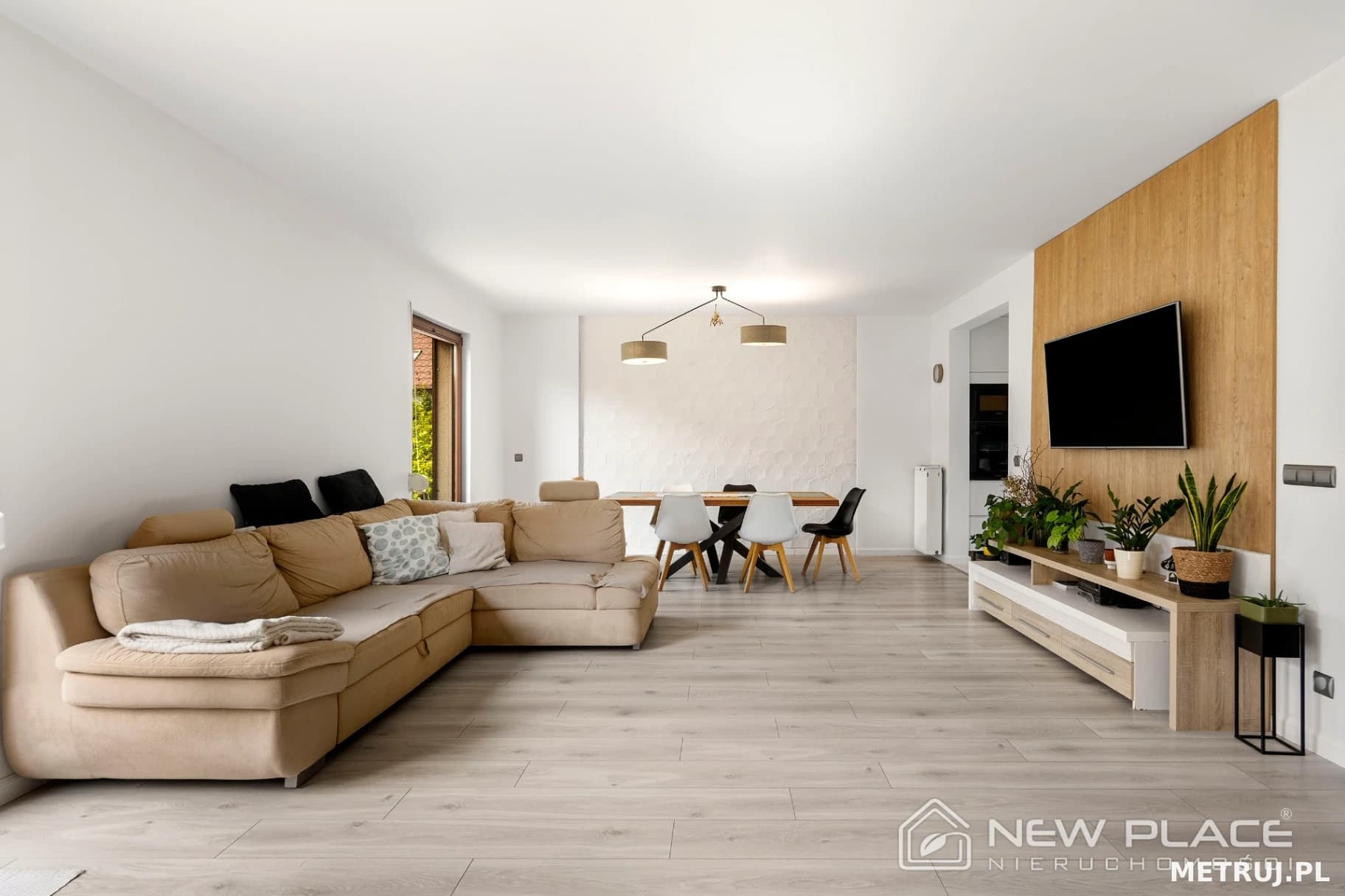 Dom 137 m² z kominkiem, ogrodem, wysoki standard