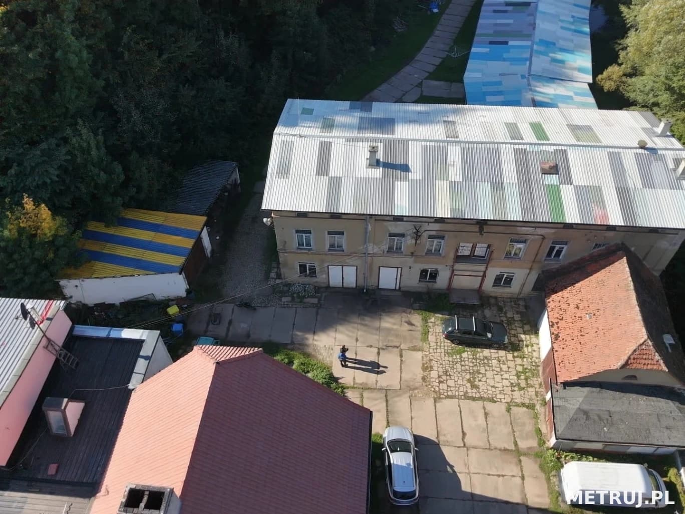 Kompleks produkcyjno-mieszkalny z halami i działką 6000 m² – Mieroszów